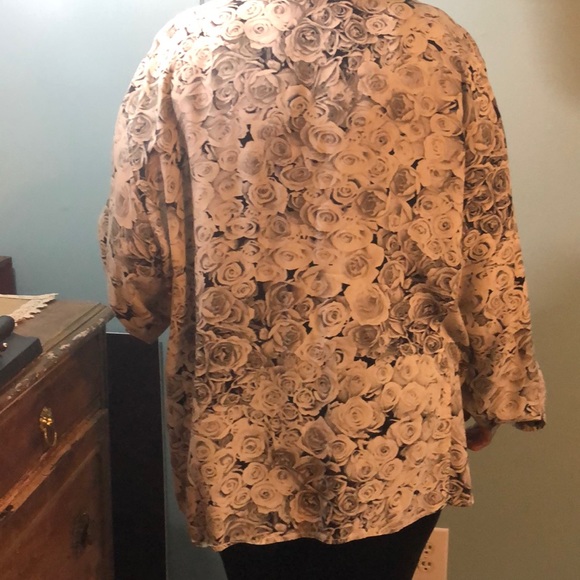 Rose pattern blouse - Picture 3 of 8